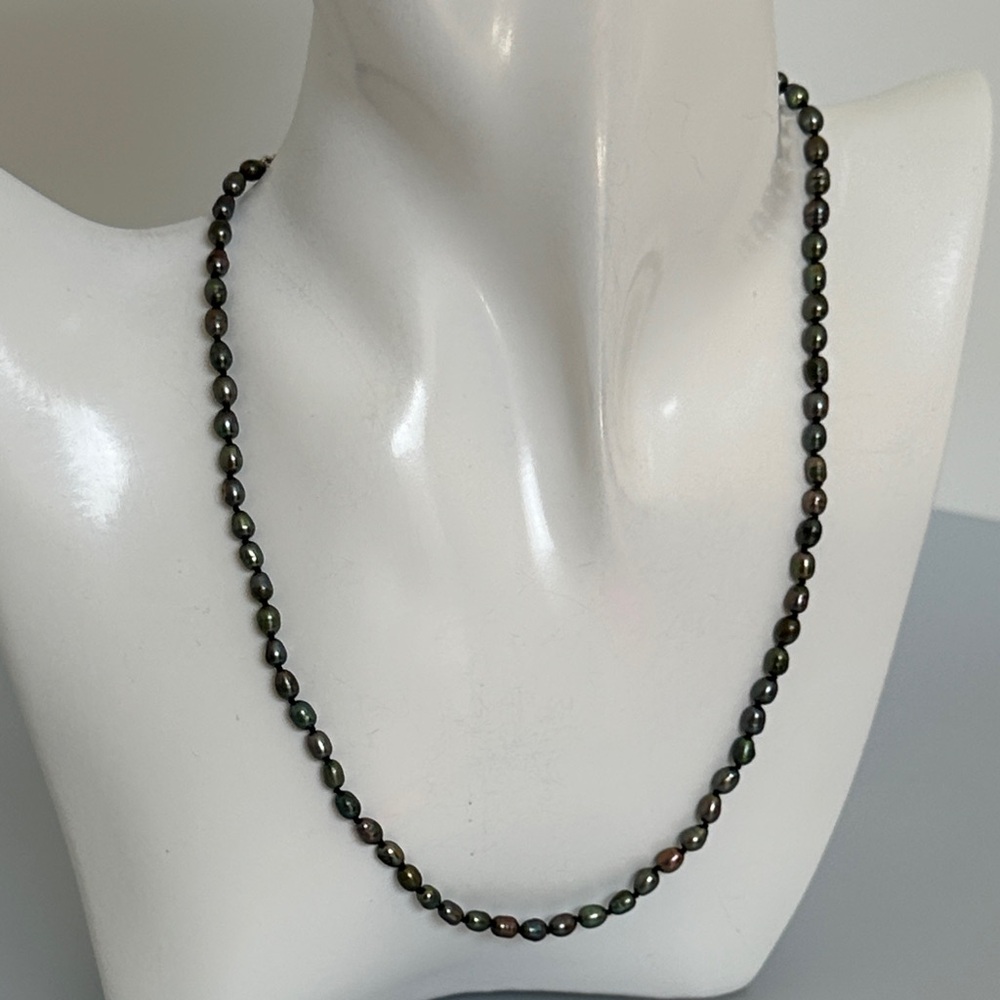 Elegant 925 sterling silver Black and Green Pearl Necklace